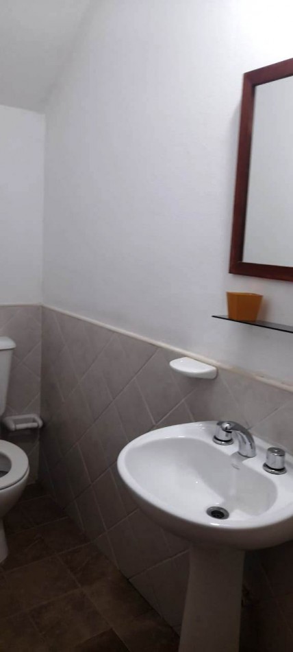 Hermosa CASA/DUPLEX en VENTA Bo Villa Rivera Indarte. 