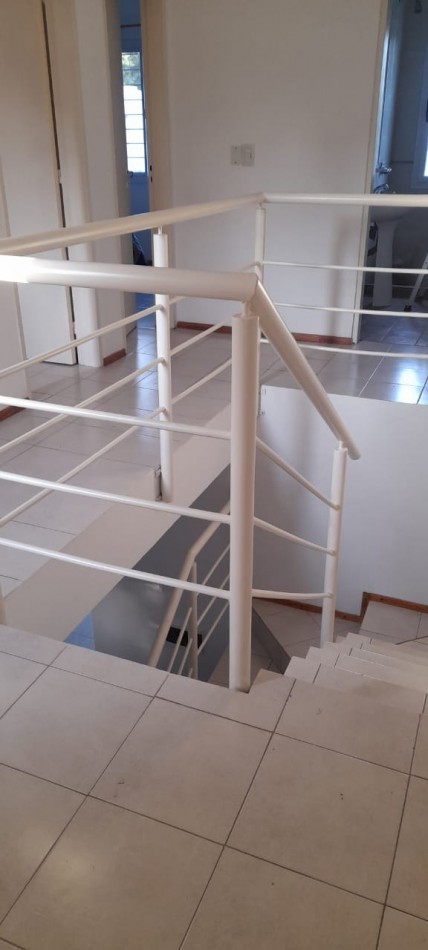 Hermosa CASA/DUPLEX en VENTA Bo Villa Rivera Indarte. 