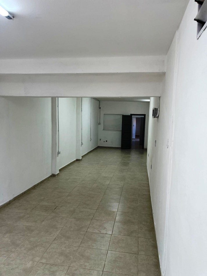 LOCAL CON DEPARTAMENTO DE 1 DORMITORIO  EN ALQUILER 